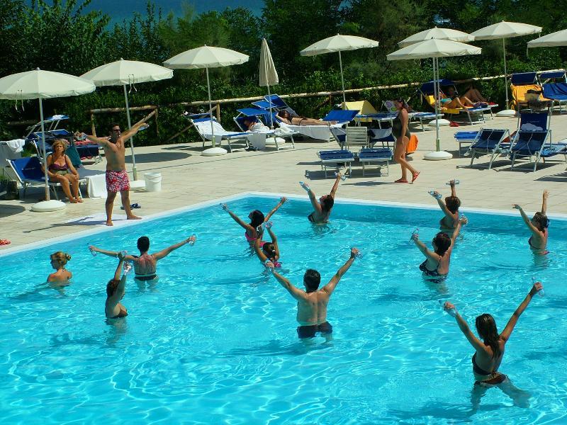 Hotel Capo Est Gabicce Mare Buitenkant foto