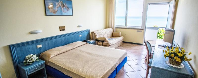 Hotel Capo Est Gabicce Mare Buitenkant foto