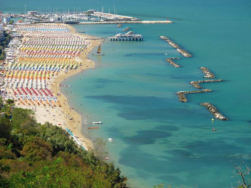 Hotel Capo Est Gabicce Mare Buitenkant foto